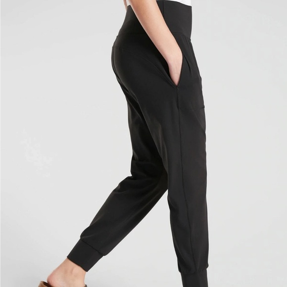 Athleta Salutation Jogger in Powervita Black Small Style 531288 - Picture 3 of 4
